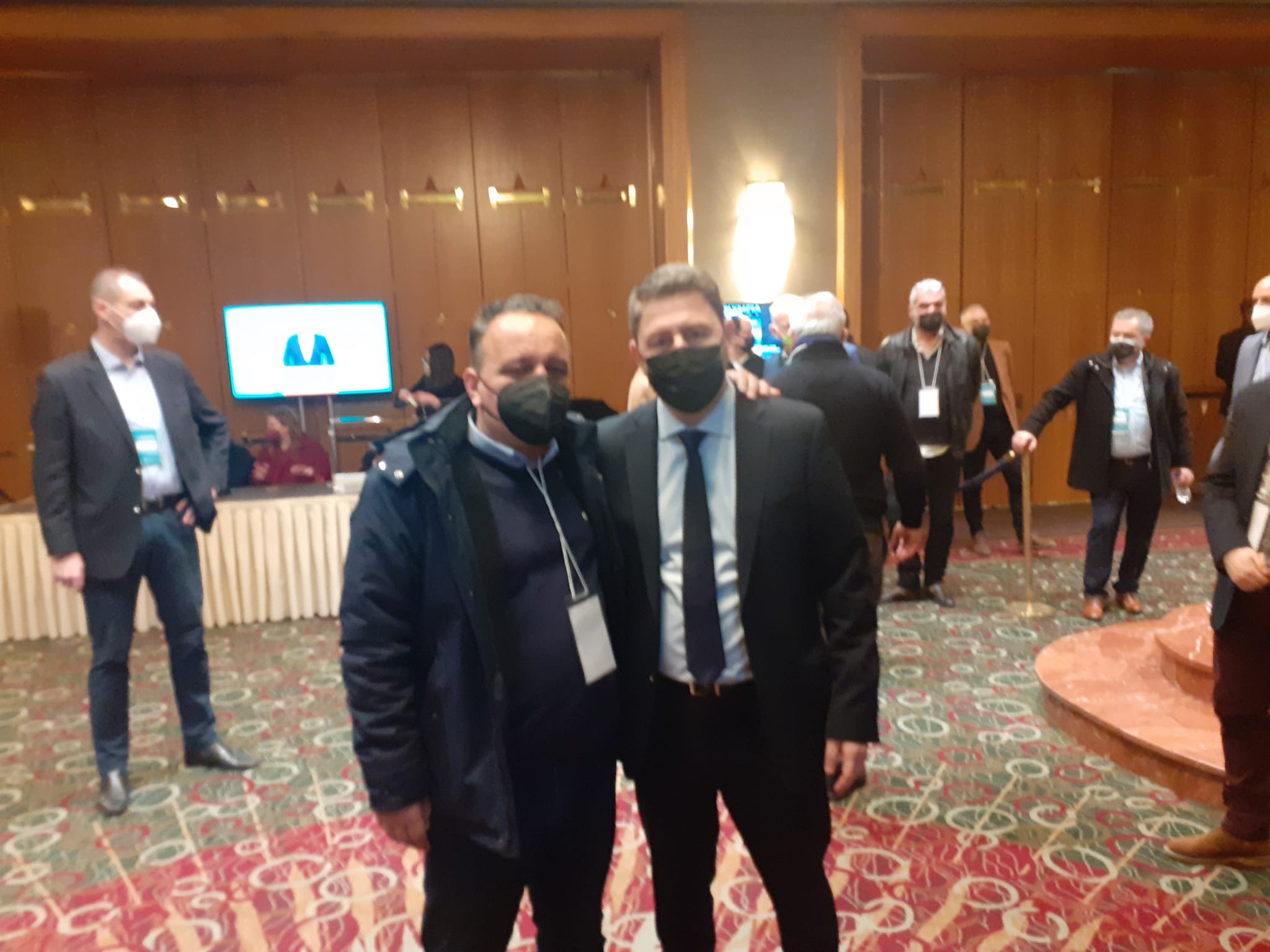 Το μήνυμα που στέλνει ο Διονύσης Μαρκάτος δίπλα στον Νίκο Ανδρουλάκη [εικόνα]