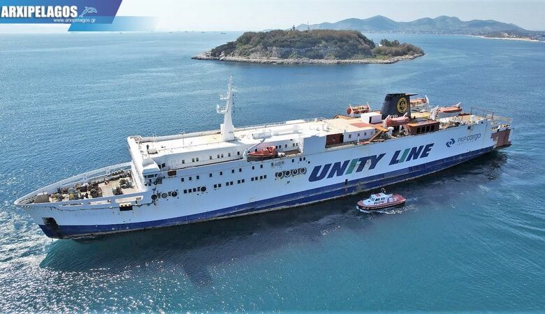 Το Σμύρνα της Levante Ferries στην Αυλίδα