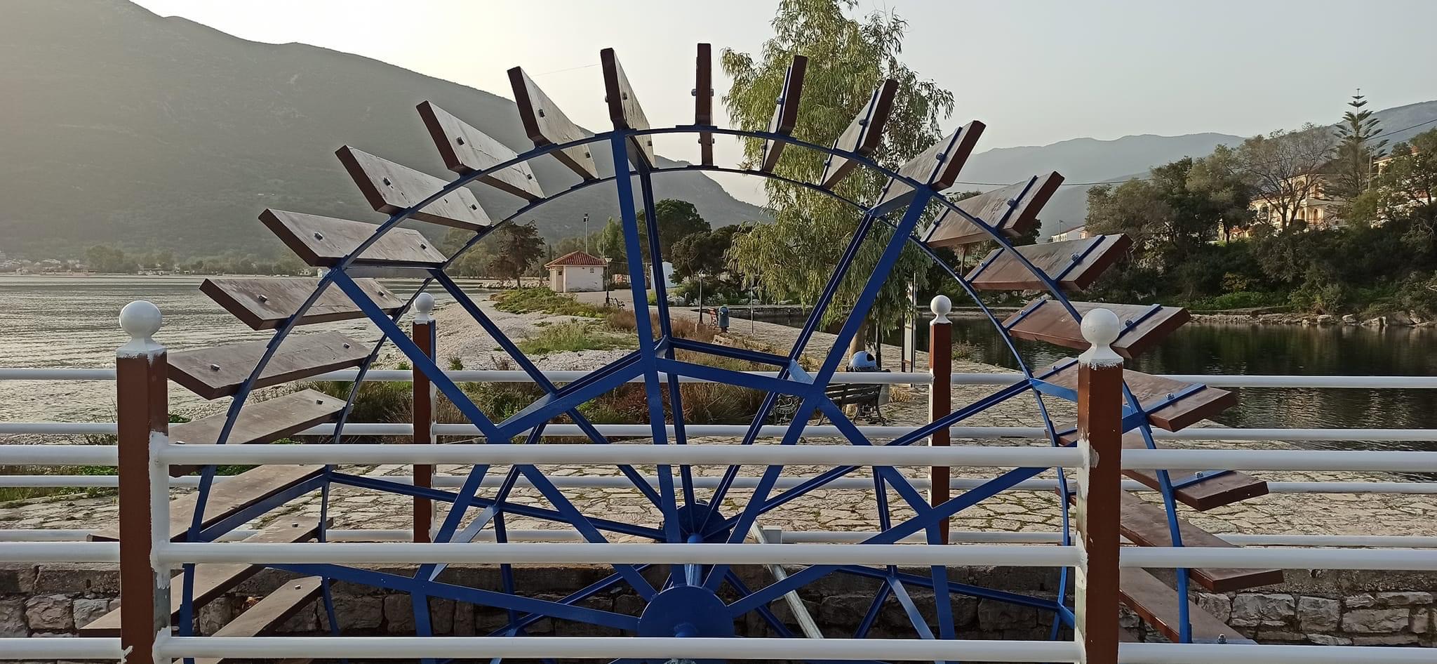 Αντικαταστάθηκε από τον Δήμο Σάμης, ο μύλος στην λίμνη του Καραβόμυλου