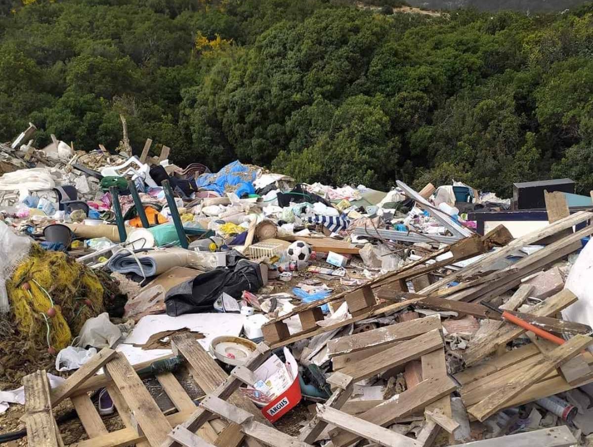 Εικόνες εγκατάλειψης από τη Σκάλα λίγο πριν την έναρξη της τουριστικής σαιζόν –Για αδιαφορία κάνουν λόγο κάτοικοι της περιοχής