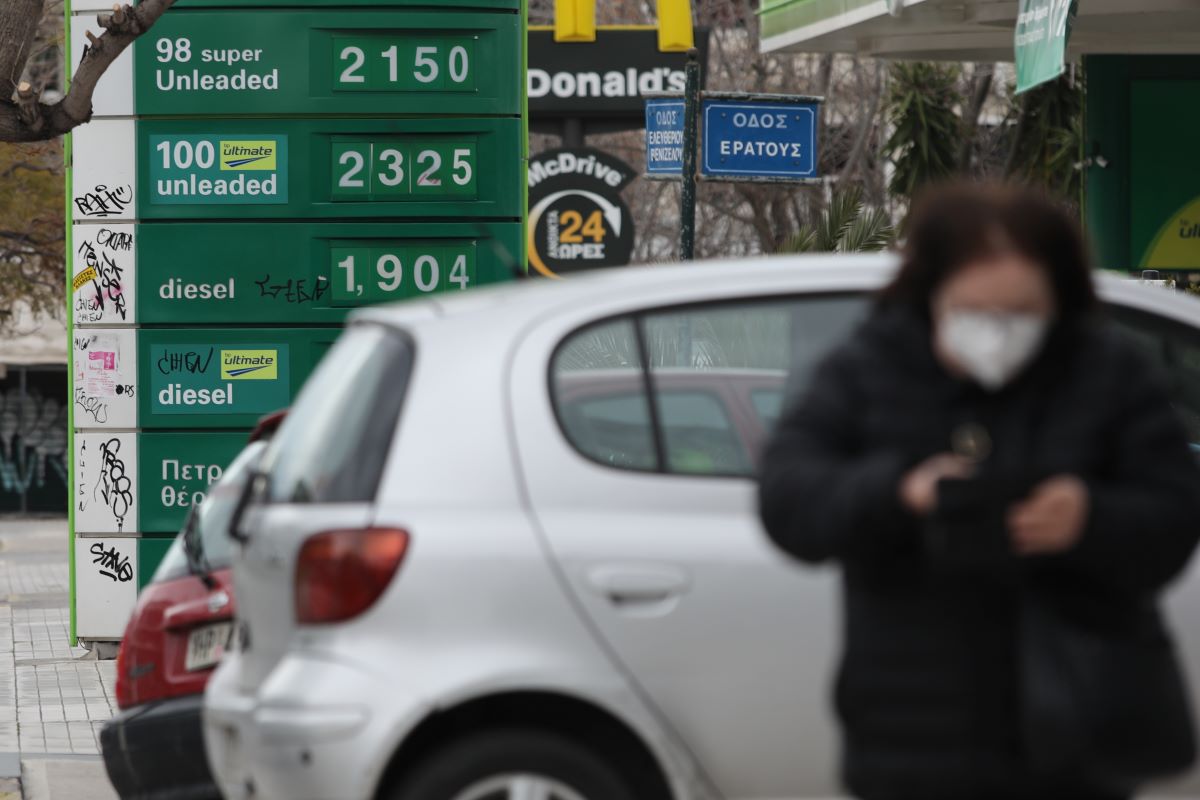 Αν πηγαίνεις σιγά και στις στροφές που δίνει ο κατασκευαστής υπάρχει μικρότερη κατανάλωση καυσίμων και είναι καλύτερο για το περιβάλλον