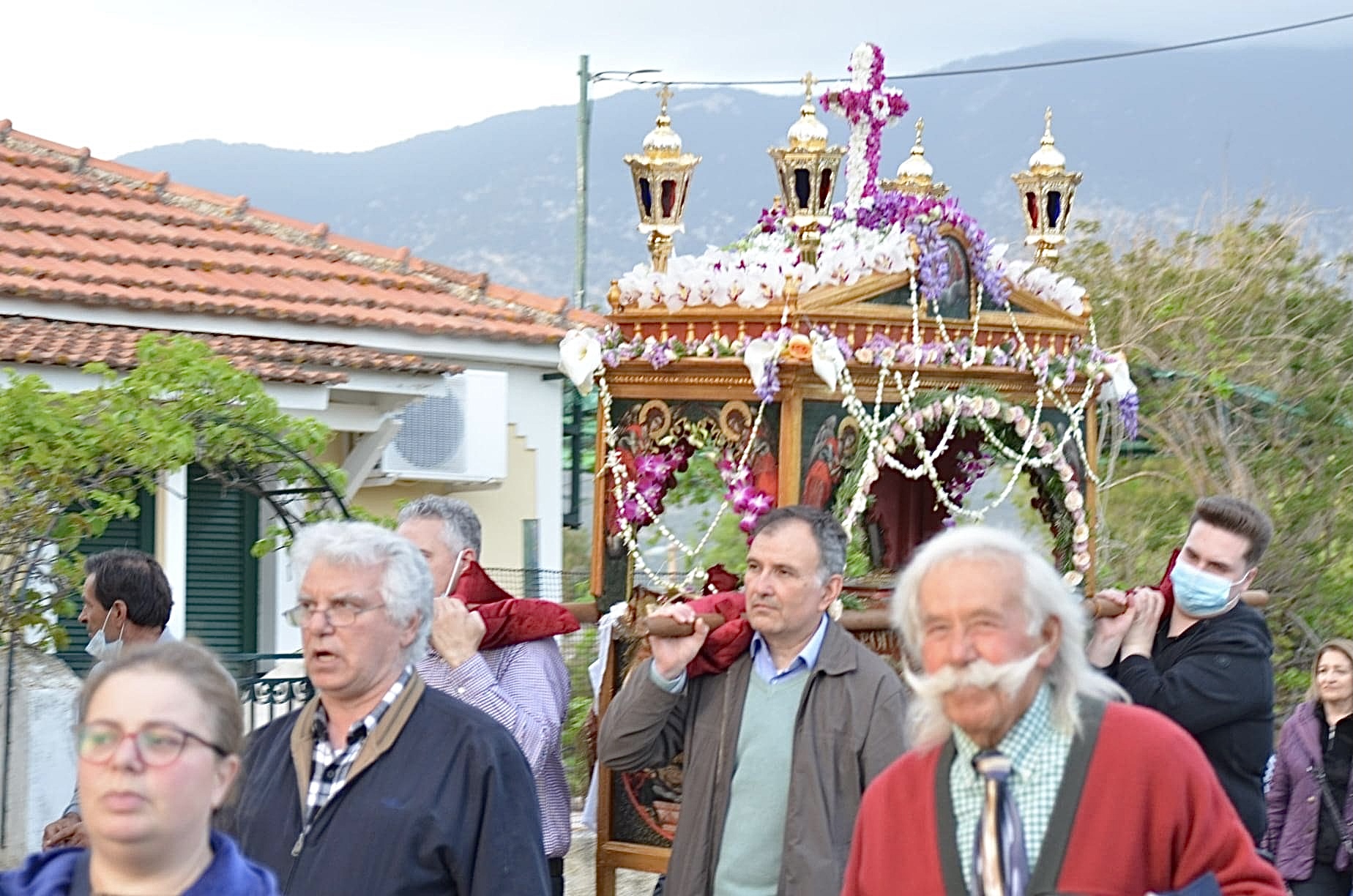 Η Περιφορά του Επιτάφιου στο αρχοντικό χωριό της Πεσσάδας [εικόνες]
