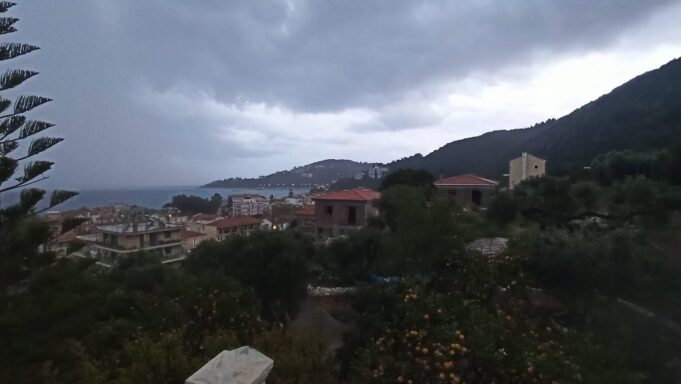 Κεφαλονιά: Έντονη βροχή & δυνατός αέρας στον Πόρο