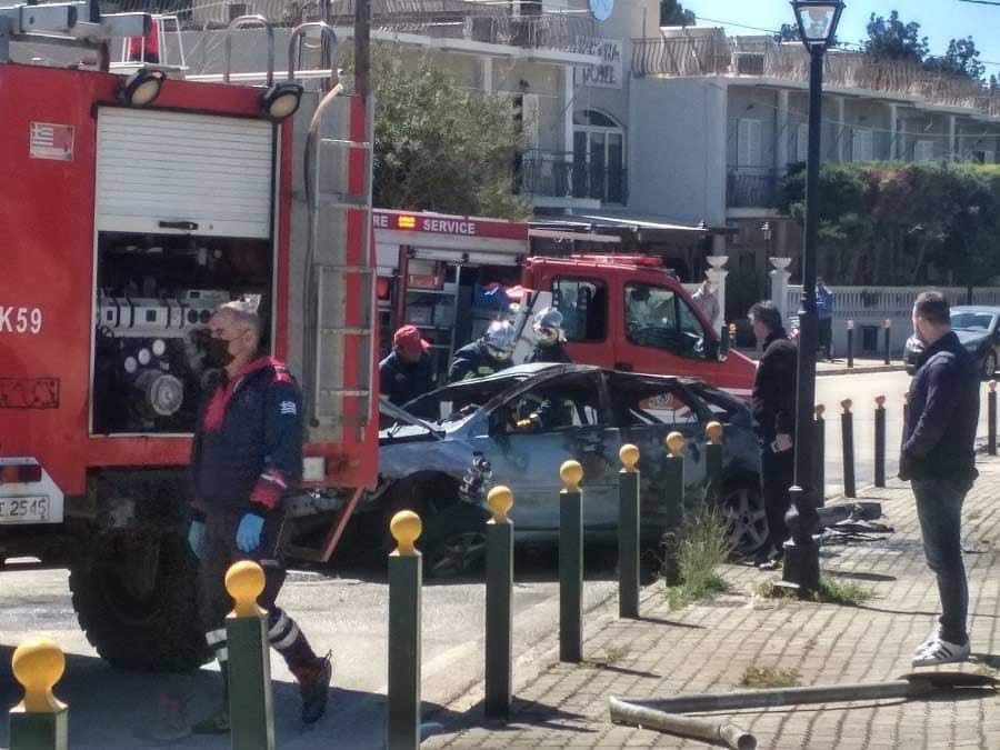 Περιγραφές σοκ για το τροχαίο με τον απανθρακωμένο 17χρονο – «Πήρε 10 κολωνάκια το αμάξι, λαμπάδιασε αμέσως»