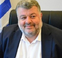 Ψεύτης με περικεφαλαία! Αν κάποιος δεν θέλει την πεζοδρόμηση στη Σκάλα είναι ο… Θεόφιλος!
