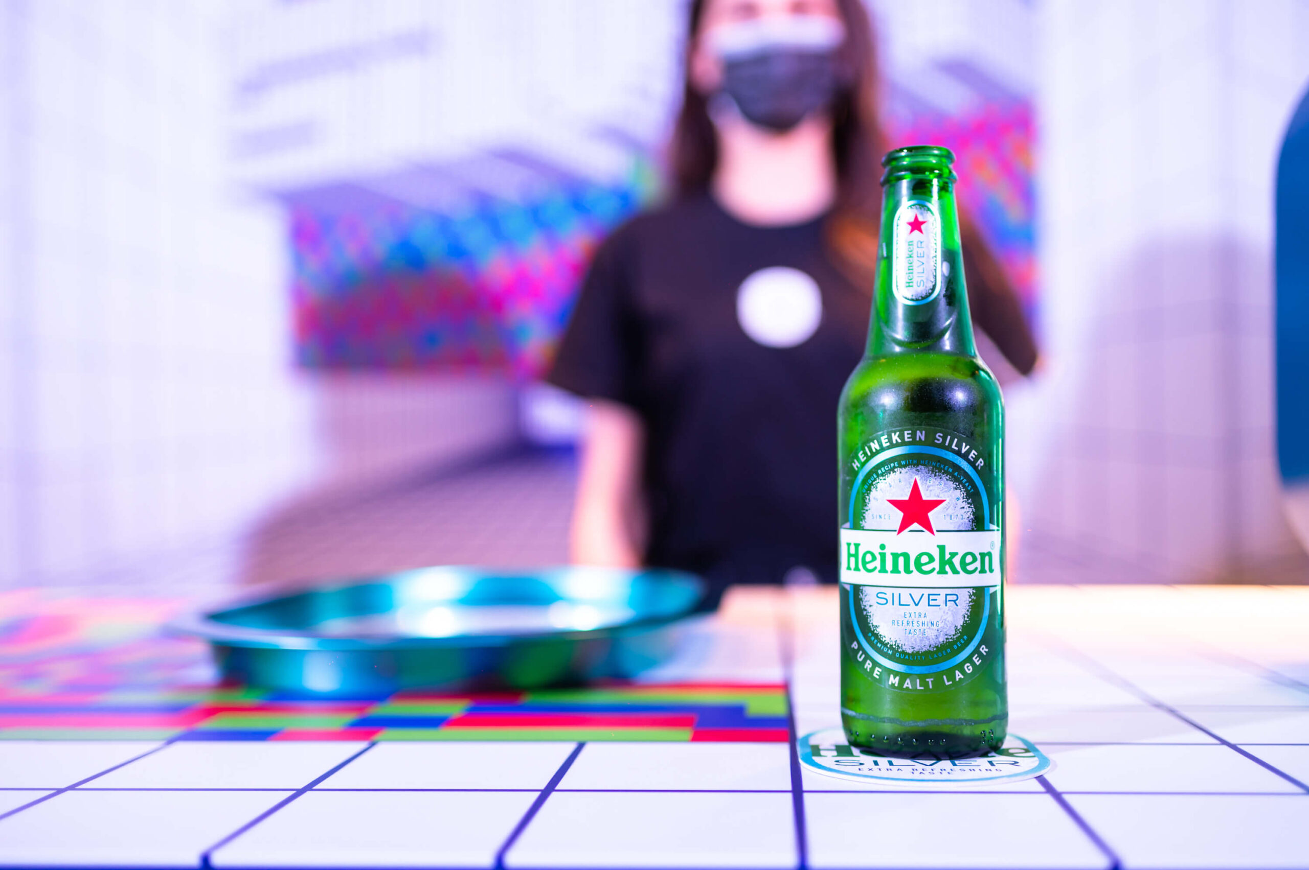 Σε νέα ταξίδια η νέα Heineken® Silver. «Βγαίνει» από το Metaverse και προσγειώνεται.. In Real Life!