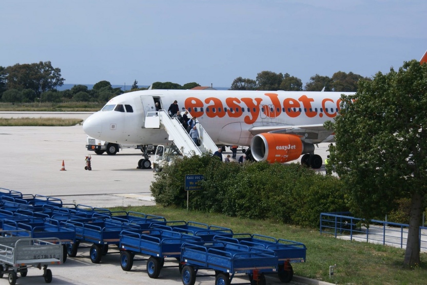 EasyJet: Θα ακυρώσει πάνω από 200 πτήσεις μέσα στις επόμενες δέκα ημέρες