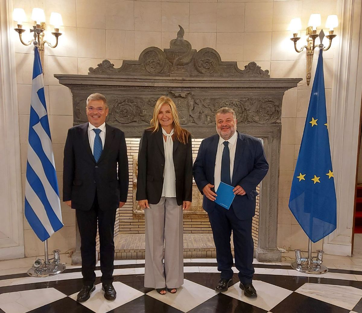 Έντονο “άρωμα” Κεφαλονιάς στην δεξίωση του Πρωθυπουργού στο Μέγαρο Μαξίμου, για το έργο του Γεράσιμου Σκλάβου (εικόνες)
