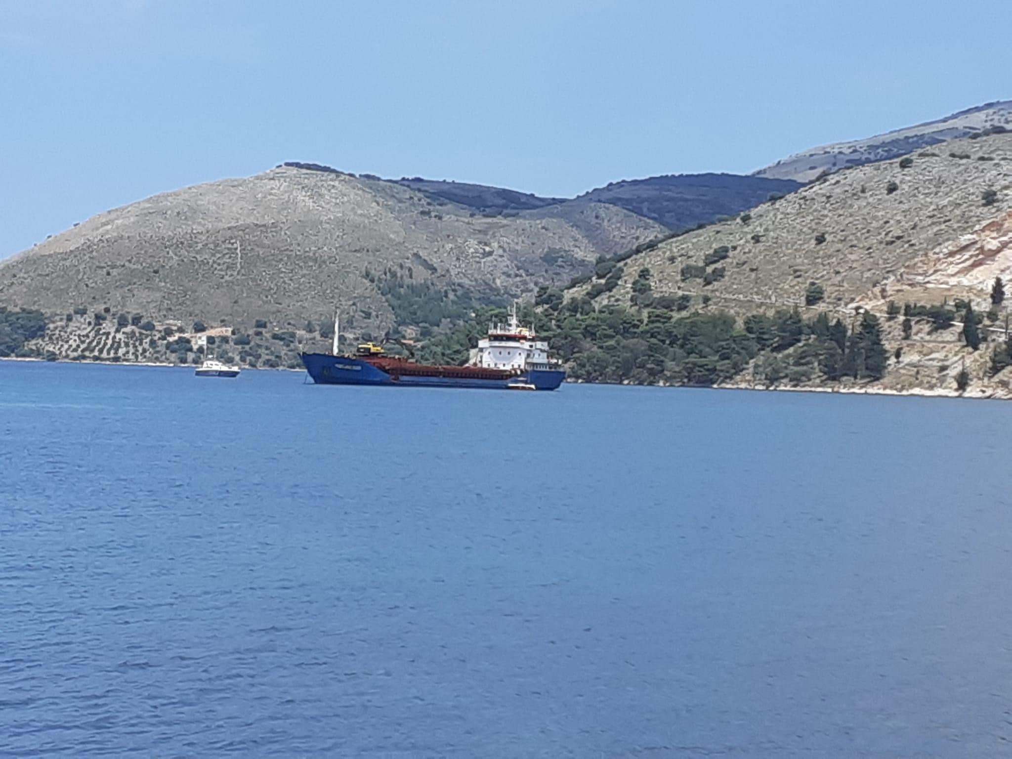 Η περιπέτεια του πλοίου “Νέμεσις” στον λιμένα Αργοστολίου [εικόνες]