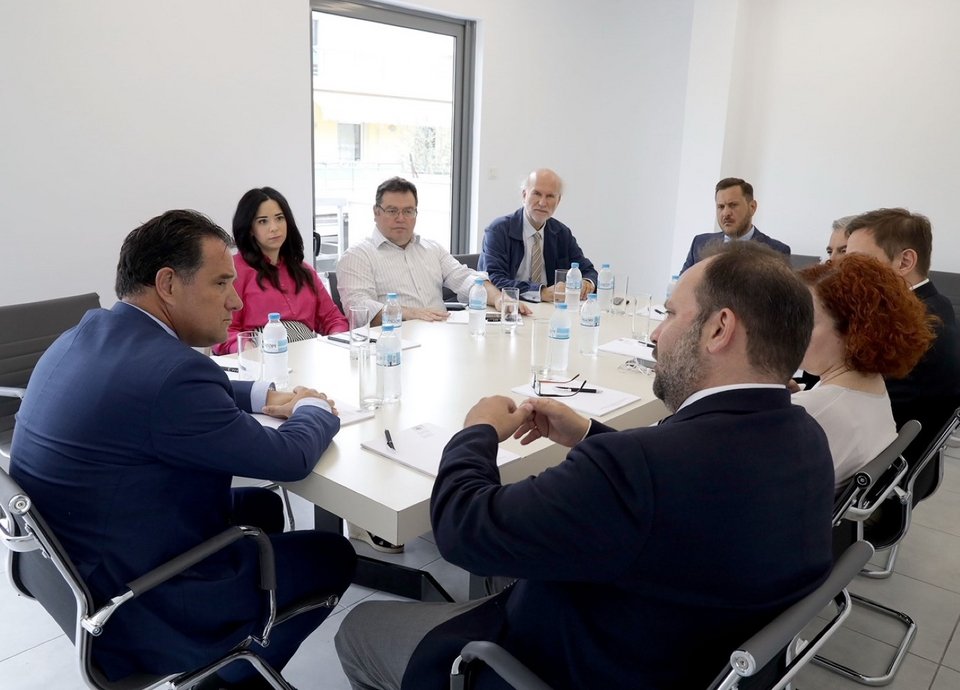 Ο “Κανελλάτος” υποδέχθηκε τον Άδωνι στο Μητρώο Εμπορικών Σημάτων -Τι του είπε ο συμπατριώτης μας Γ. Διευθυντής [εικόνες]