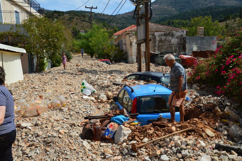 Συνεχίζει τον εμπαιγμό εκατοντάδων συμπολιτών μας που επλήγησαν από τον ΙΑΝΟ σε Κεφαλονιά και η Ιθάκη η περιφερειάρχης