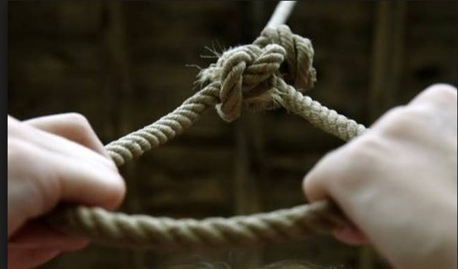 Θεσσαλονίκη: Ηλικιωμένος βρήκε τον γιο του κρεμασμένο μέσα στο δωμάτιό του