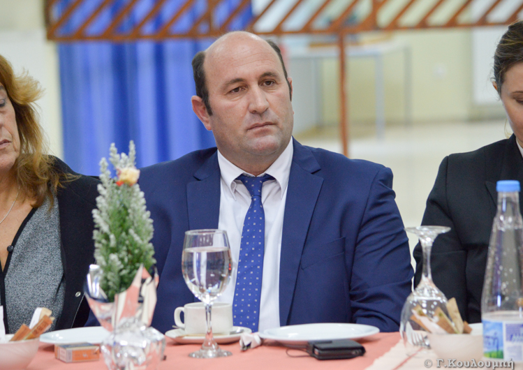 Αλέξανδρος Μοσχονάς: «Κύριε Μιχαλάτε δώστε μία απ΄ ευθείας ανάθεση ακόμα για να σταματήσουν οι εικόνες ντροπής στο λιμάνι του Αργοστολίου»
