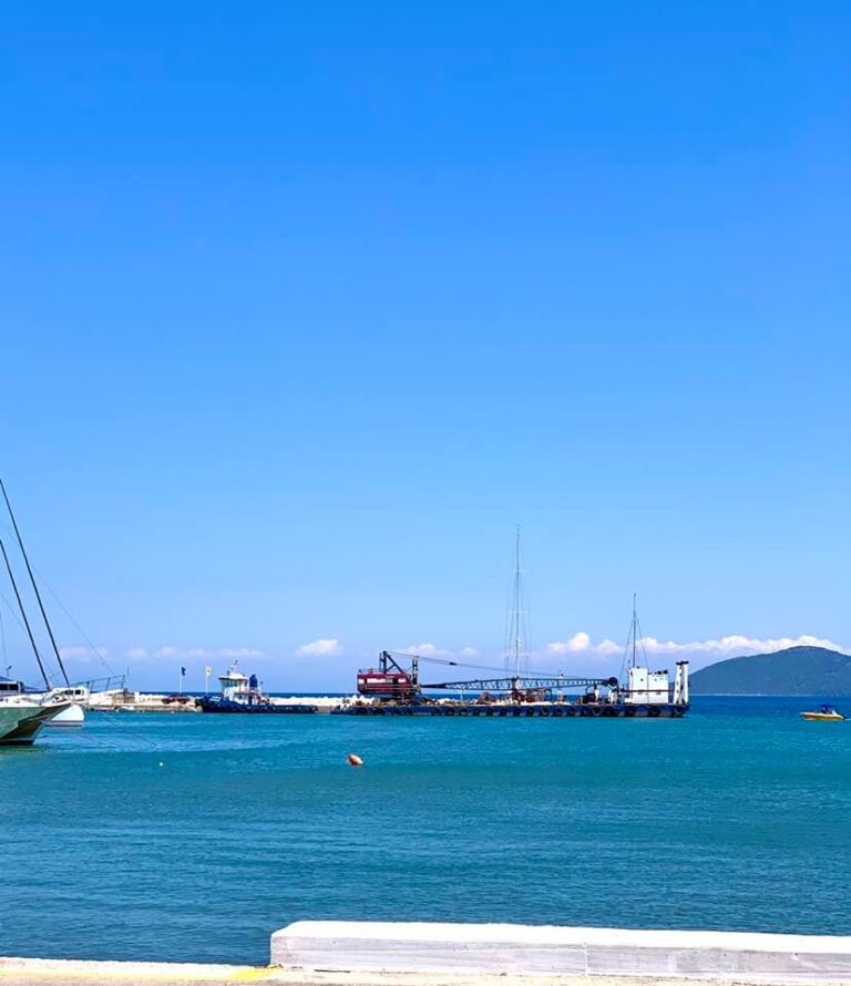 Άμεση απομάκρυνση του πλούτου γερανού από τουριστικό καταφύγιο της Αγίας Ευφημίας