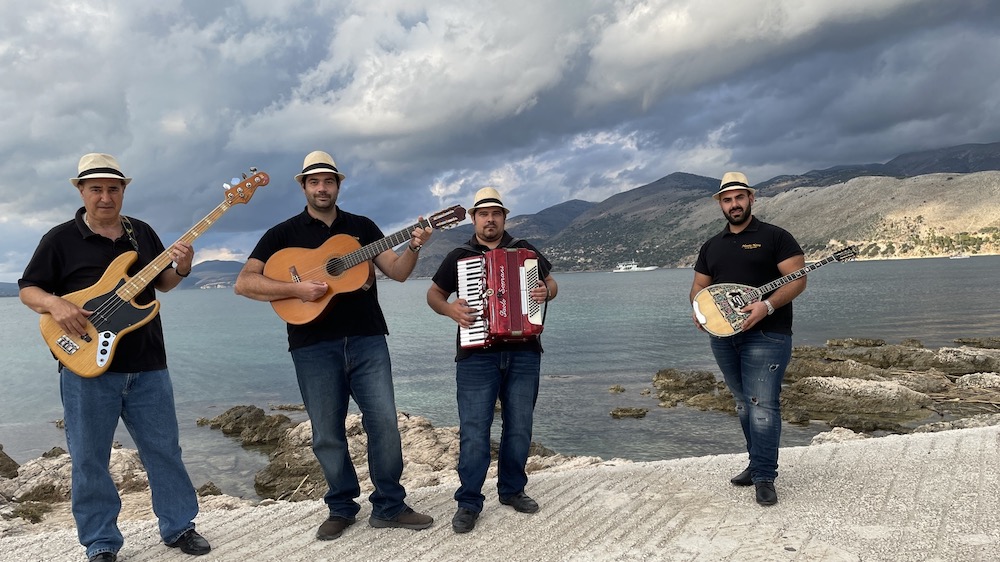 Απόψε !!Μελωδική Περαντζάδα στην Άσσο από τους Monte Nero