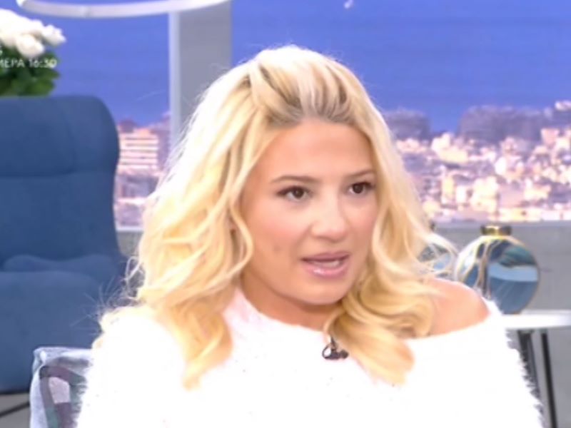 Φαίη Σκορδά: Έφτασε και επίσημα στο σταθμό του Φαλήρου!