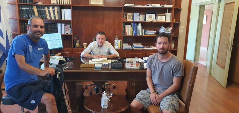 Ο Στ. Τραυλός υποδέχτηκε τον Κων. Κωνσταντινόπουλο πρωταθλητή Ελλάδος στην επιτραπέζια αντισφαίριση στην Αντιπεριφέρεια