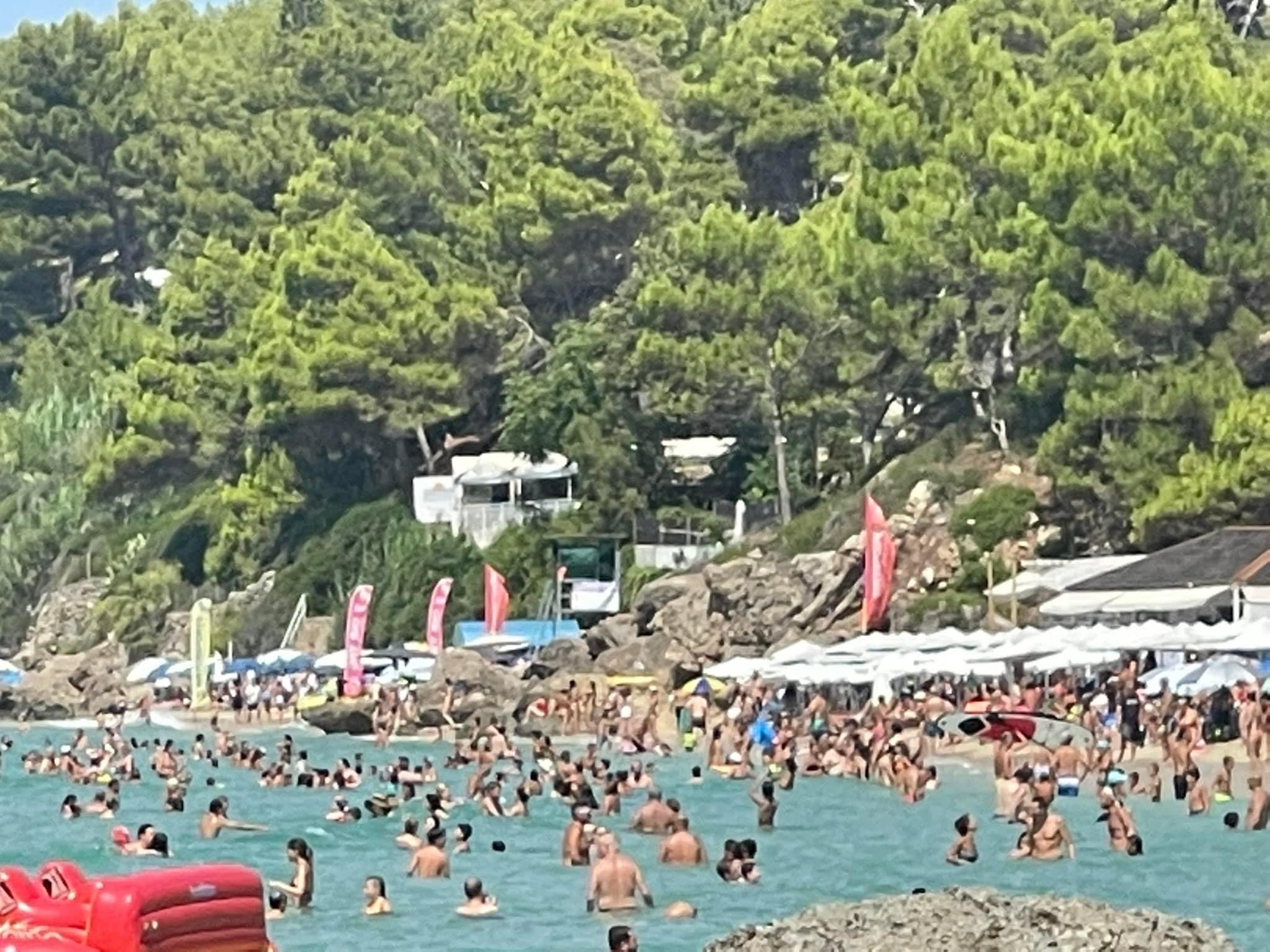 Αργοστόλι: Δεν πέφτει καρφίτσα στο Costa-Costa στον Μακρύ Γυαλό [εικονες]