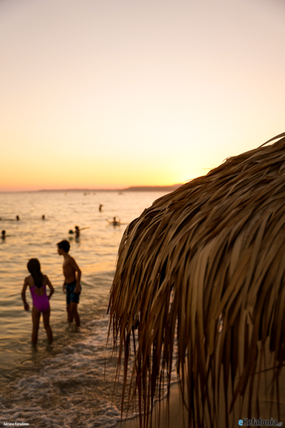 Costa -Costa: Αυτό το Beach Bar κρύβει κάτι μαγικό -Κοκτέιλ με θέα το γαλάζιο, βουτιές σε καταγάλανα νερά [εικόνες]