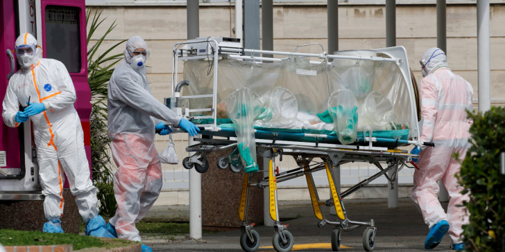 Έκτακτη αεροδιακομιδή ασθενούς με ειδική κάψουλα στο νοσοκομείο του Ρίου