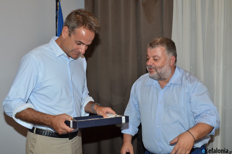 Eπίσκεψη Μητσοτάκη στο δημαρχείο Αργοστολίου: Στα σκαριά η στέγαση νέου νηπιαγωγείου -Η αναβάθμιση του λιμανιού της πόλης [εικόνες]