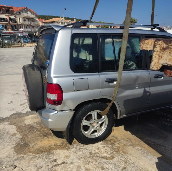H στιγμή της πτώσης του μοιραίου ΙΧ στο λιμάνι του Αργοστολίου
