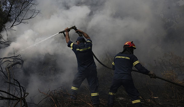 Μεγάλη φωτιά στη Ζάκυνθο  Μήνυμα από το 112 για προληπτική εκκένωση οικισμού
