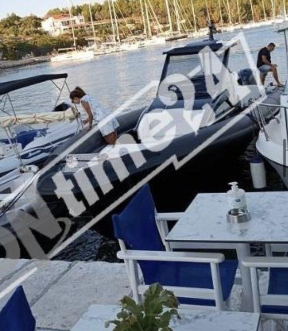 Ο Γιώργος Λιάγκας με νεαρή μελαχρινή στο Φισκάρδο [εικόνες]
