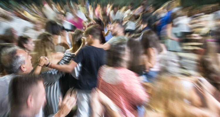Ορεστιάδα: Κατέρρευσε και πέθανε χορευτής που συμμετείχε στα Φανούρεια 2022