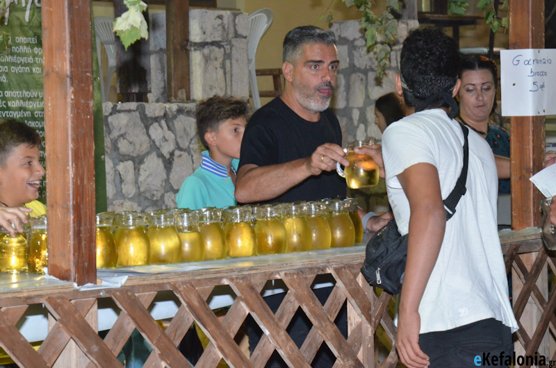 «Παρέλασε» όλη η Κεφαλονιά από τη Γιορτή της Ρομπόλας στα Φραγκάτα –Το μεγαλύτερο πανηγύρι του νησιού [εικόνες]