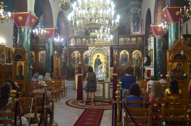 Πλήθος πιστών στη Λιτανεία της Εικόνας του Αγίου Γερασίμου στο Αργοστόλι [εικόνες]