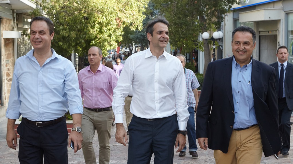 Πρώτη στάση του Πρωθυπουργού το Καφεπωλείον στην Κρανία για την εξαγγελία του νέου δρόμου Πόρος -Αργοστόλι