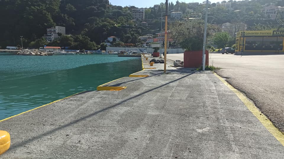 Συμβαίνει τώρα: Υπερχείλισαν τα λύμματα στο λιμάνι του Πόρου
