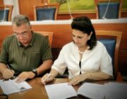 Υπεγράφη από την Περιφερειάρχη Ιονίων Νήσων η σύμβαση για τα επείγοντα έργα αποκατάστασης των καταστροφών του «Μπάλλου» στην Κέρκυρα