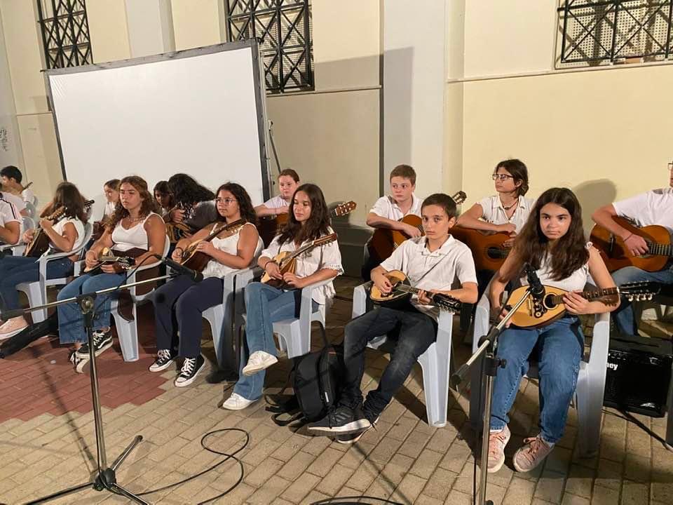 Υπέροχη συναυλία της Παιδικής Μαντολινάτας της Χορωδίας Αργοστολίου στην πλατεία Καμπάνας [εικόνες]