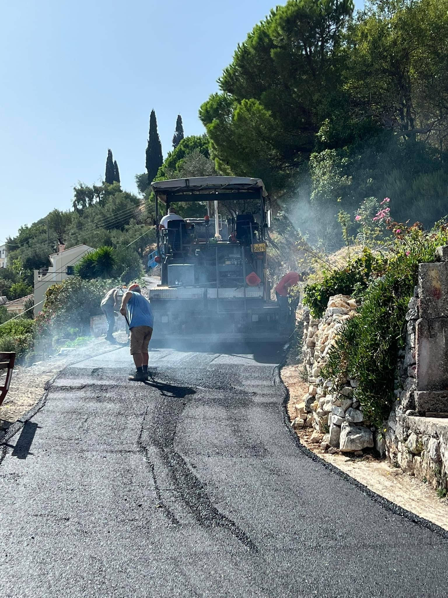 Ασφαλτοστρώνει και το τελευταίο χωριό στην Ιθάκη ο Στανίτσας [εικόνες]