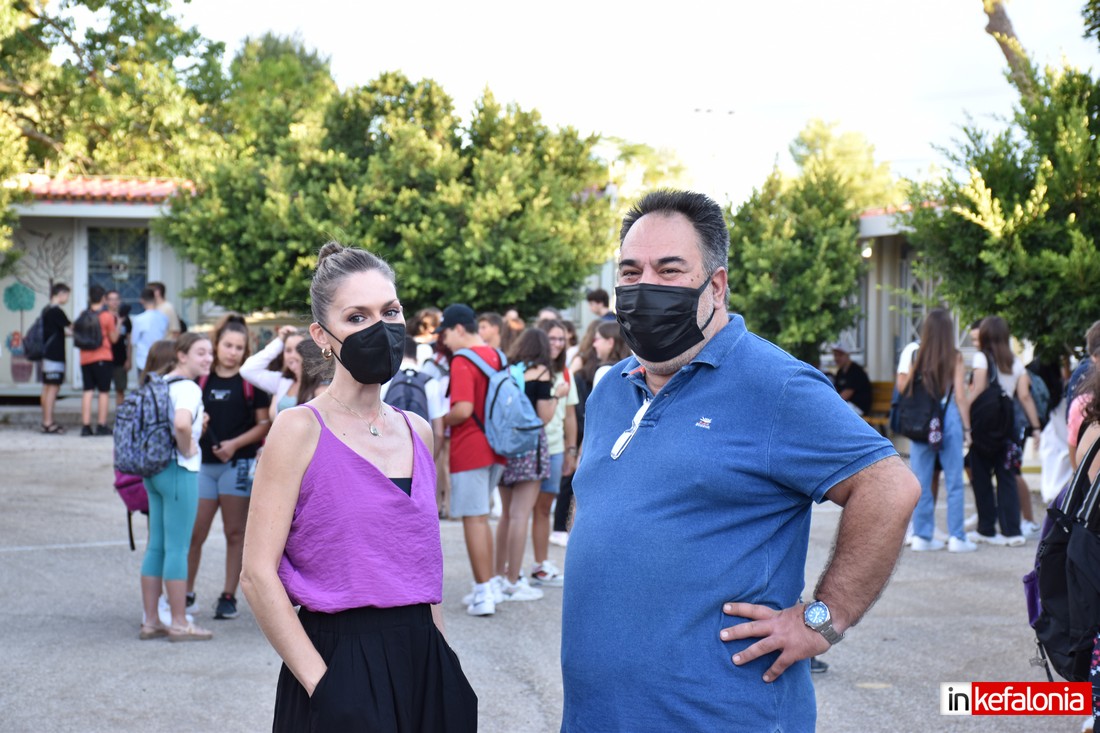 Επιστροφή στα θρανία! Ο Αγιασμός στο 2ο Γυμνάσιο Αργοστολίου (εικόνες/video)