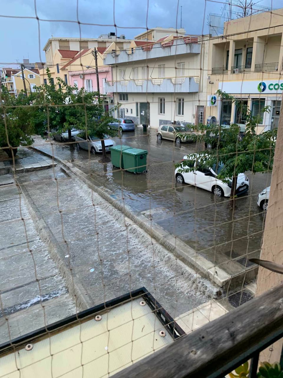 Πλημμύρισαν οι δρόμοι από το πρωινό μπουρίνι στην Κεφαλονιά