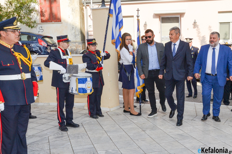 28η Οκτωβρίου – Φωτογραφίες: Στιγμιότυπα από τη μαθητική παρέλαση στο Αργοστόλι [βίντεο]
