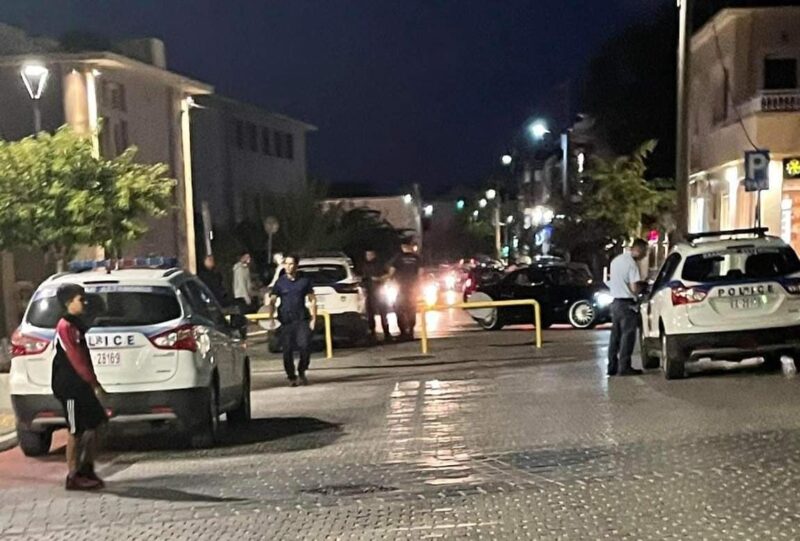 Έντονη παρουσία της Αστυνομίας στην πλατεία μετά τα τελευταία περιστατικά [εικόνα]
