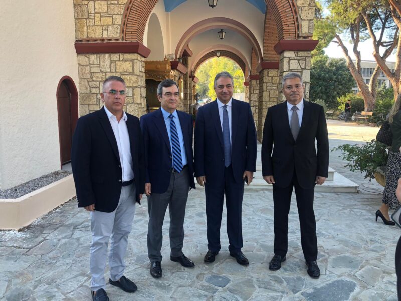 Μεγάλη ημέρα για την Ιθάκη: Ο Πρωθυπουργός παρέδωσε ένα ολοκαίνουργιο ασθενοφόρο στο κέντρο υγείας του νησιού [εικόνες +βίντεο]
