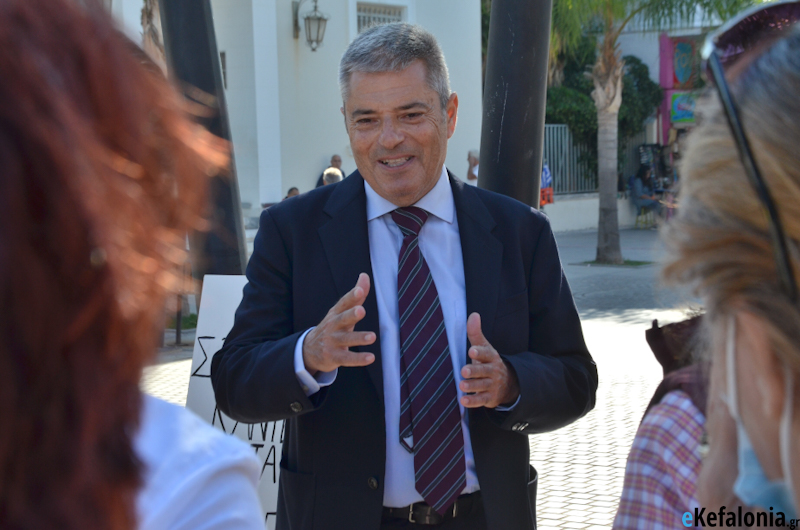 Παράσταση διαμαρτυρίας από εργαζόμενους στο πρόγραμμα “Βοήθεια στο Σπίτι”  Επί τόπου ο Καππάτος, σε τι δεσμεύθηκε [εικόνες]