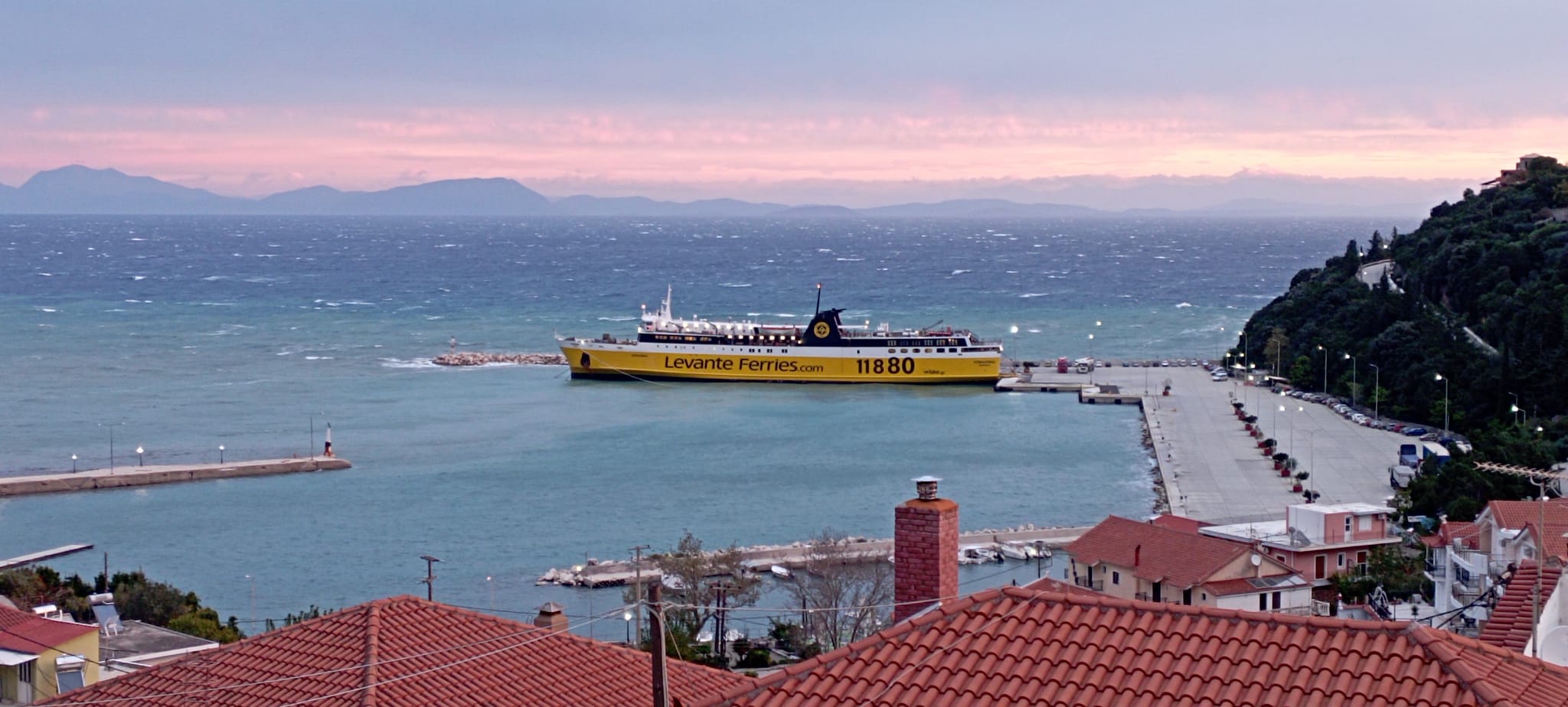 Δεμένα τα πλοία: Χωρίς δρομολόγια από Πόρο για Κυλλλήνη