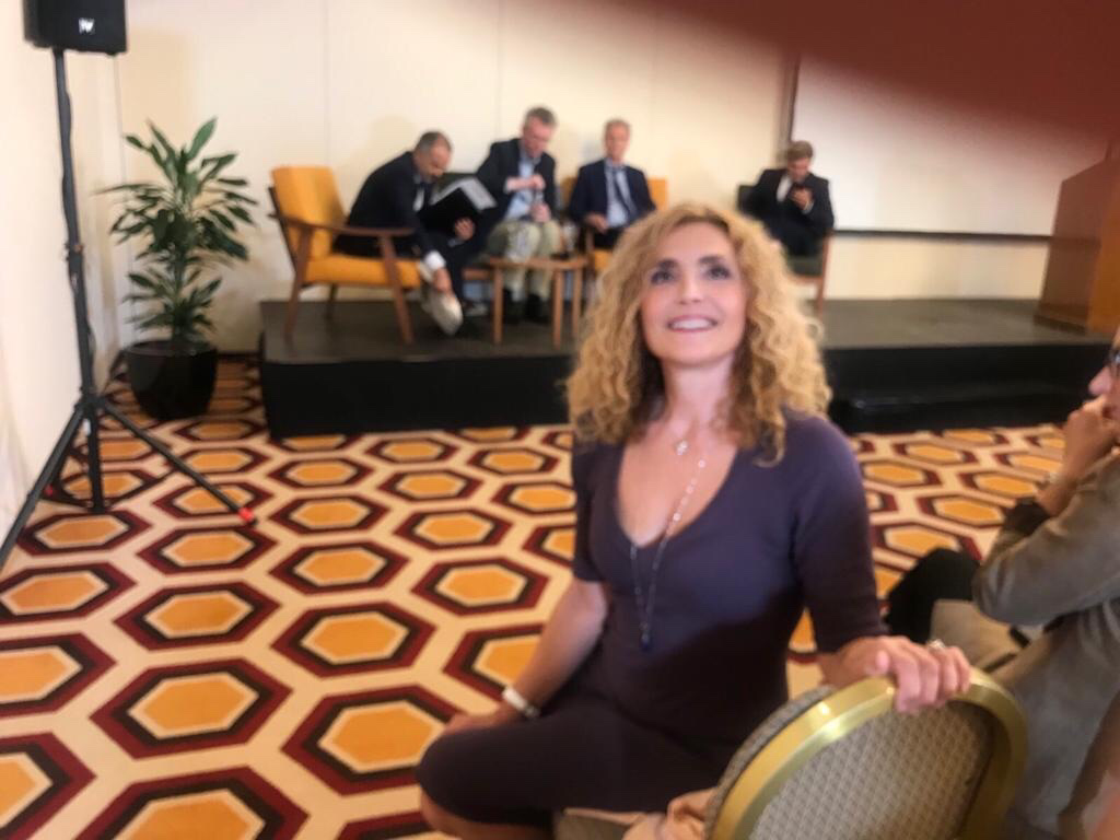 Δυναμική εμφάνιση της Βικτώριας Αλεξανδράτου για την ενέργεια σε εκδήλωση του ιδρύματος Konrad-Adenauer-Stiftung