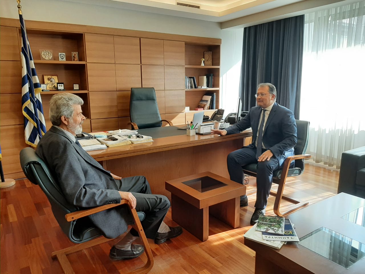 Επαφές του Καθηγητή και Υποψήφιου Ν
