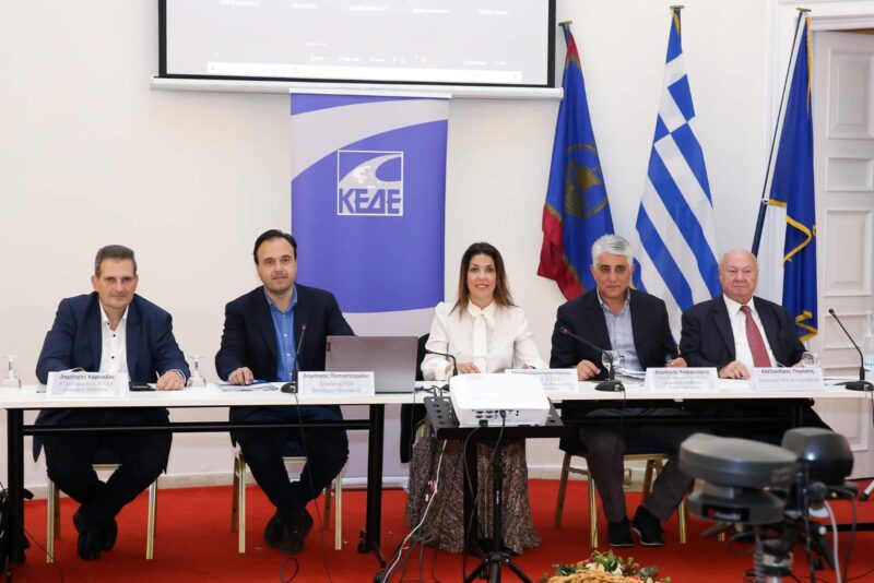 ΠΕΔ ΙΝ: Ο Αλέξανδρος Παρίσης στη συνεδρίαση Δ.Σ