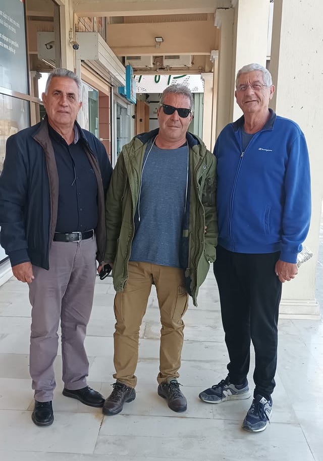 Πρωινές ανταύγειες από την πιάτσα και το κουκούτσι αμύγδαλο! [εικόνα]