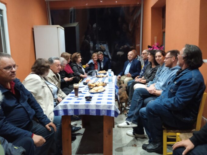 “Σίφουνας” ο Φαραντούρης: Το μεσημέρι στην Αθήνα και το απόγευμα με φίλους στην Πεσσάδα [εικόνες]