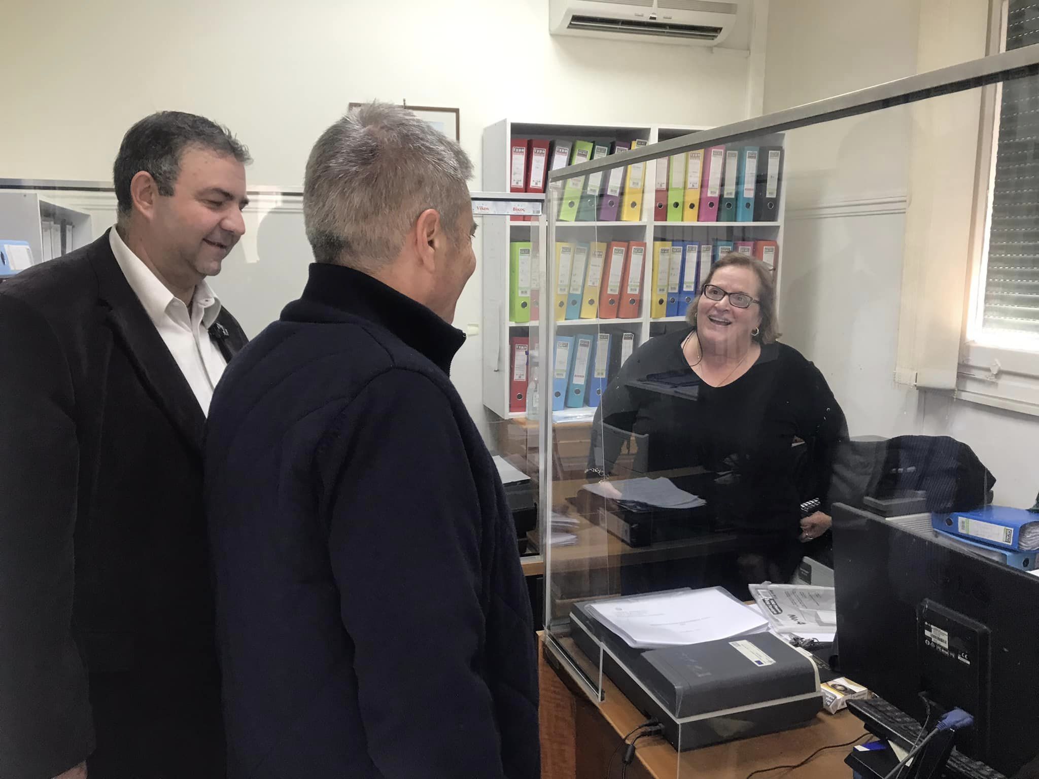 Για ακόμη μία φορά στο Ληξούρι ο Καππάτος -Πόρτα πόρτα σε σπίτια και μαγαζιά για τα Χρόνια Πολλά [εικόνες]