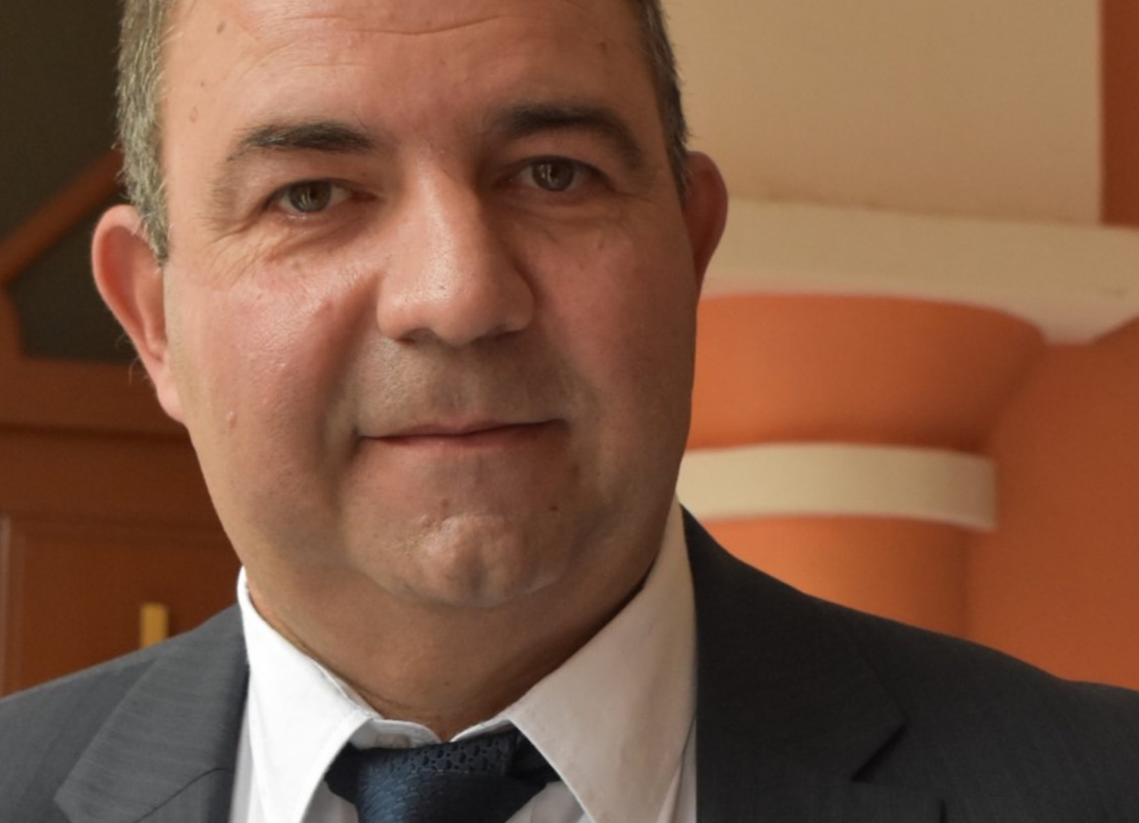 Γιώργος Κατσιβέλης: «Τρικυμία εν κρανίω ο Βασίλης Ρουχωτάς, ότι θυμάται χαίρεται, ακόμη ένα πυροτέχνημα στο ακροατήριο που του έχει απομείνει»